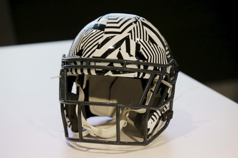04_11_helmet_01 04_11_helmet_01