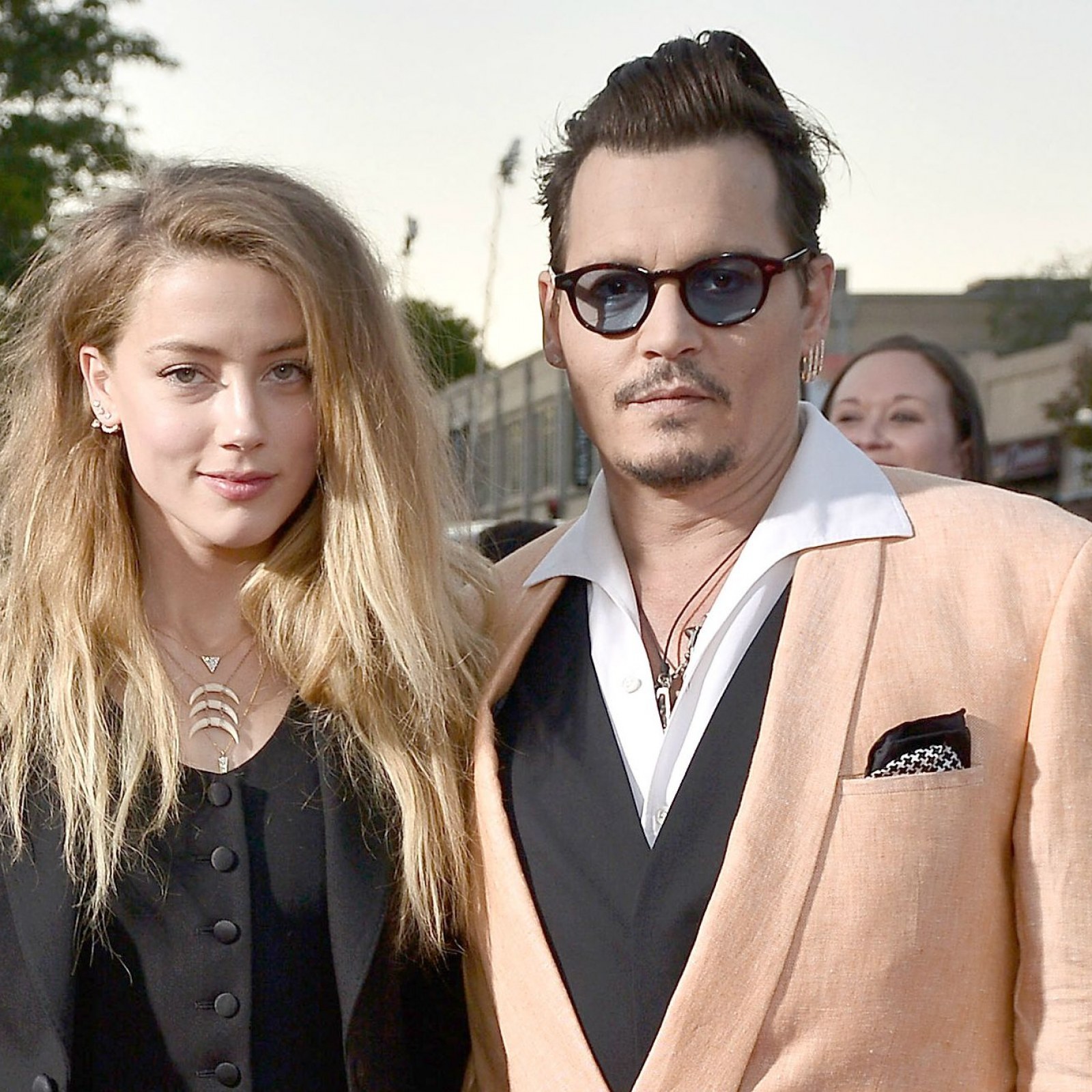 Watch Johnny Depp And Amber Heard S Bizarre Apology In Australian Dog Smuggling Scandal