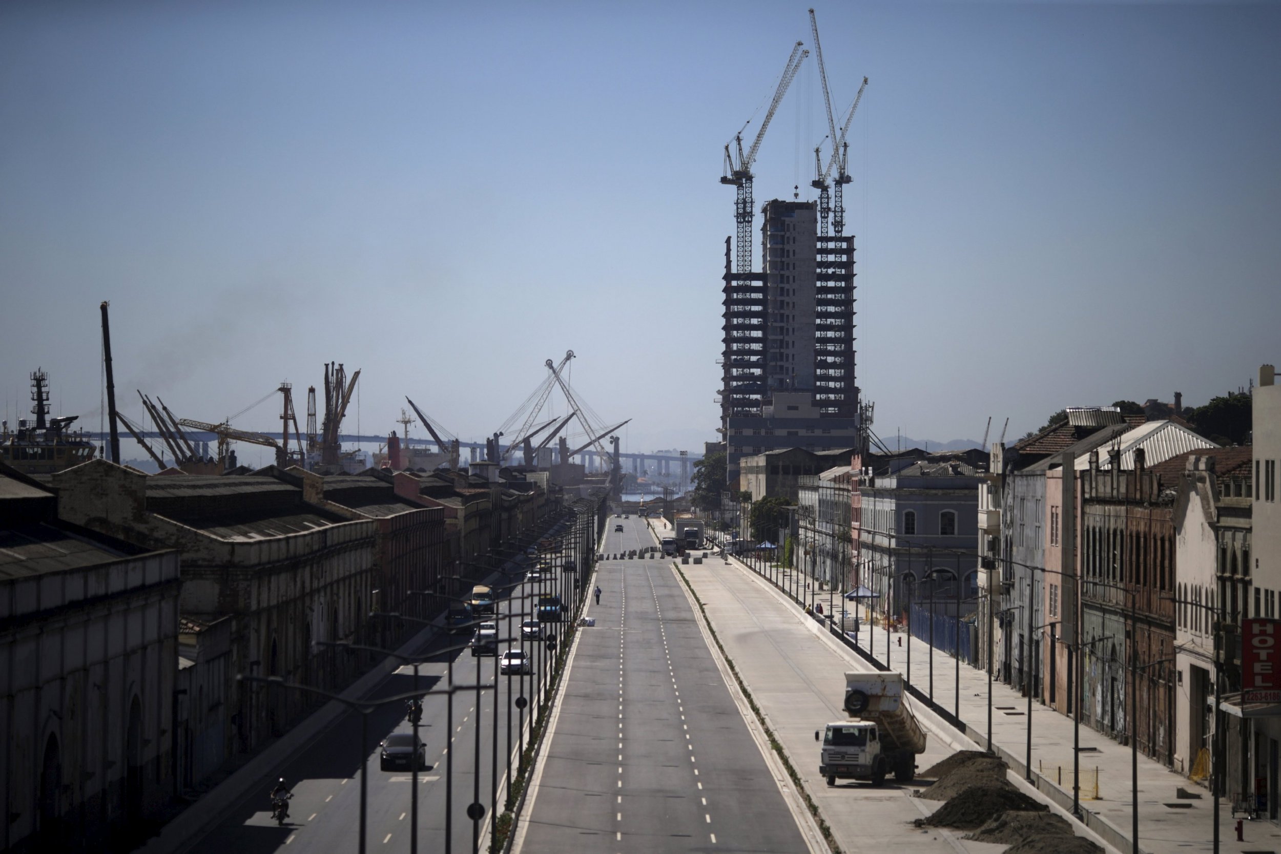 brazil_bike_path_collapses_0421