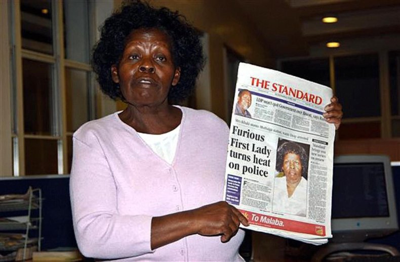 Kibaki storms media offices.