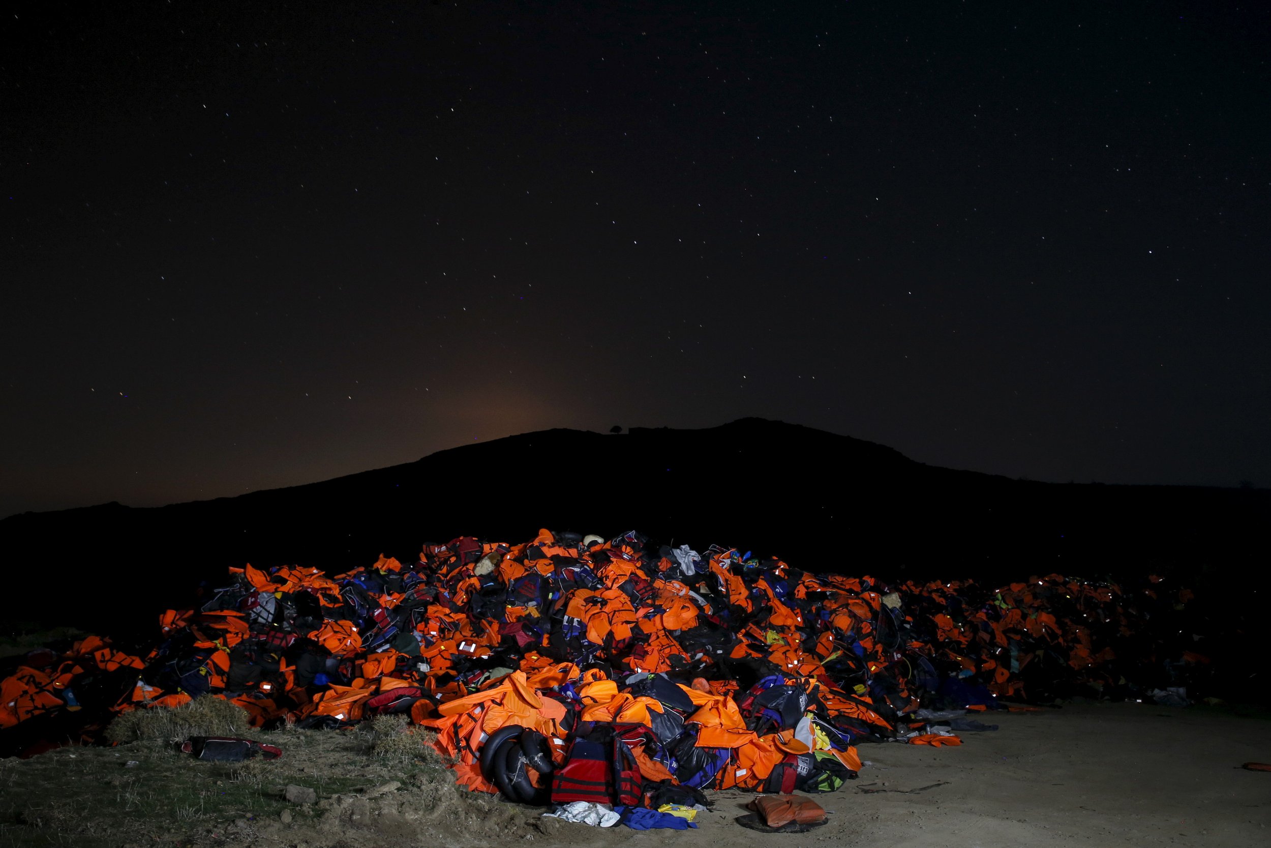 Migrant lifejacket dump RTS670M