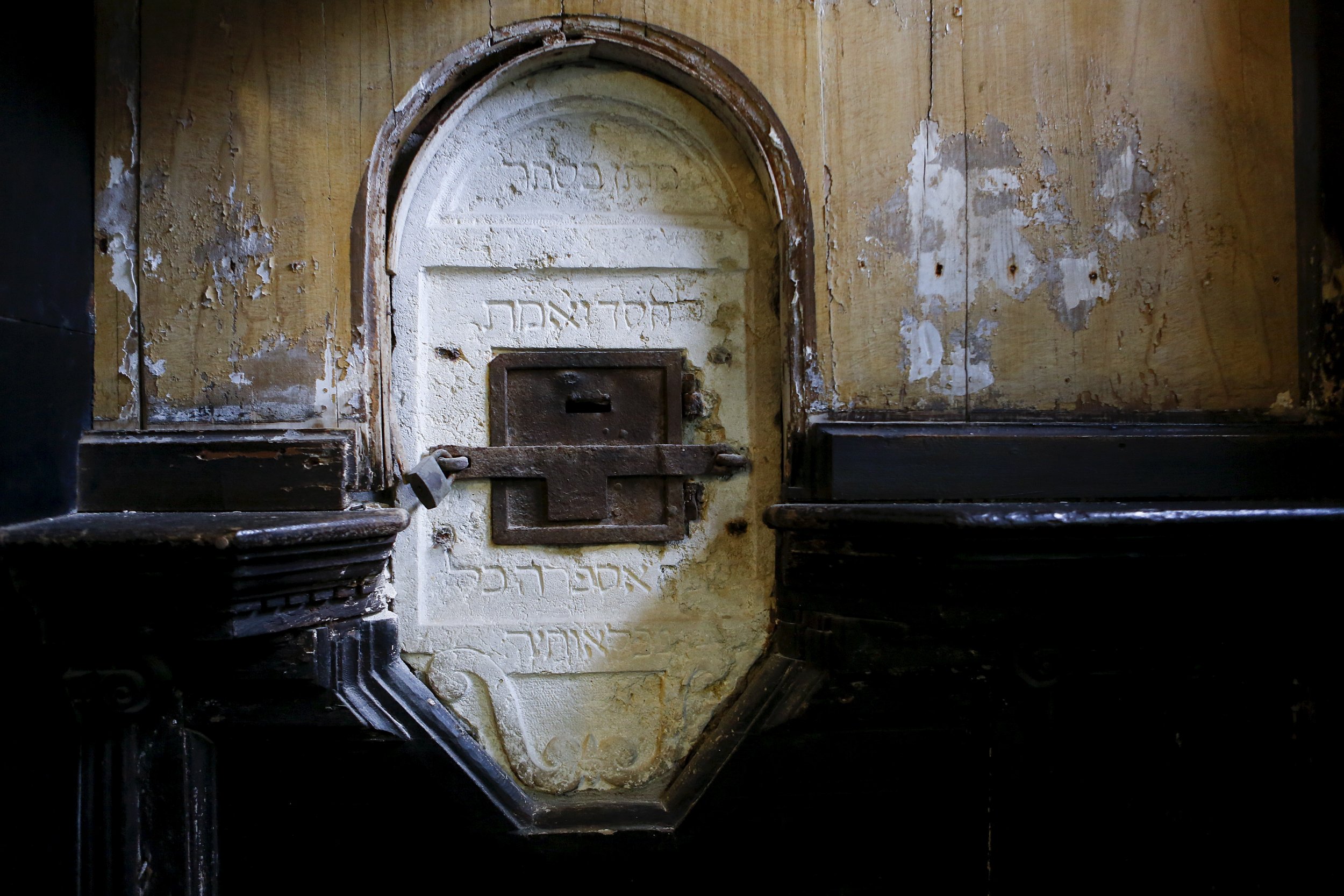 21/03/2016_Anti-Semitism Synagogue's offertory box