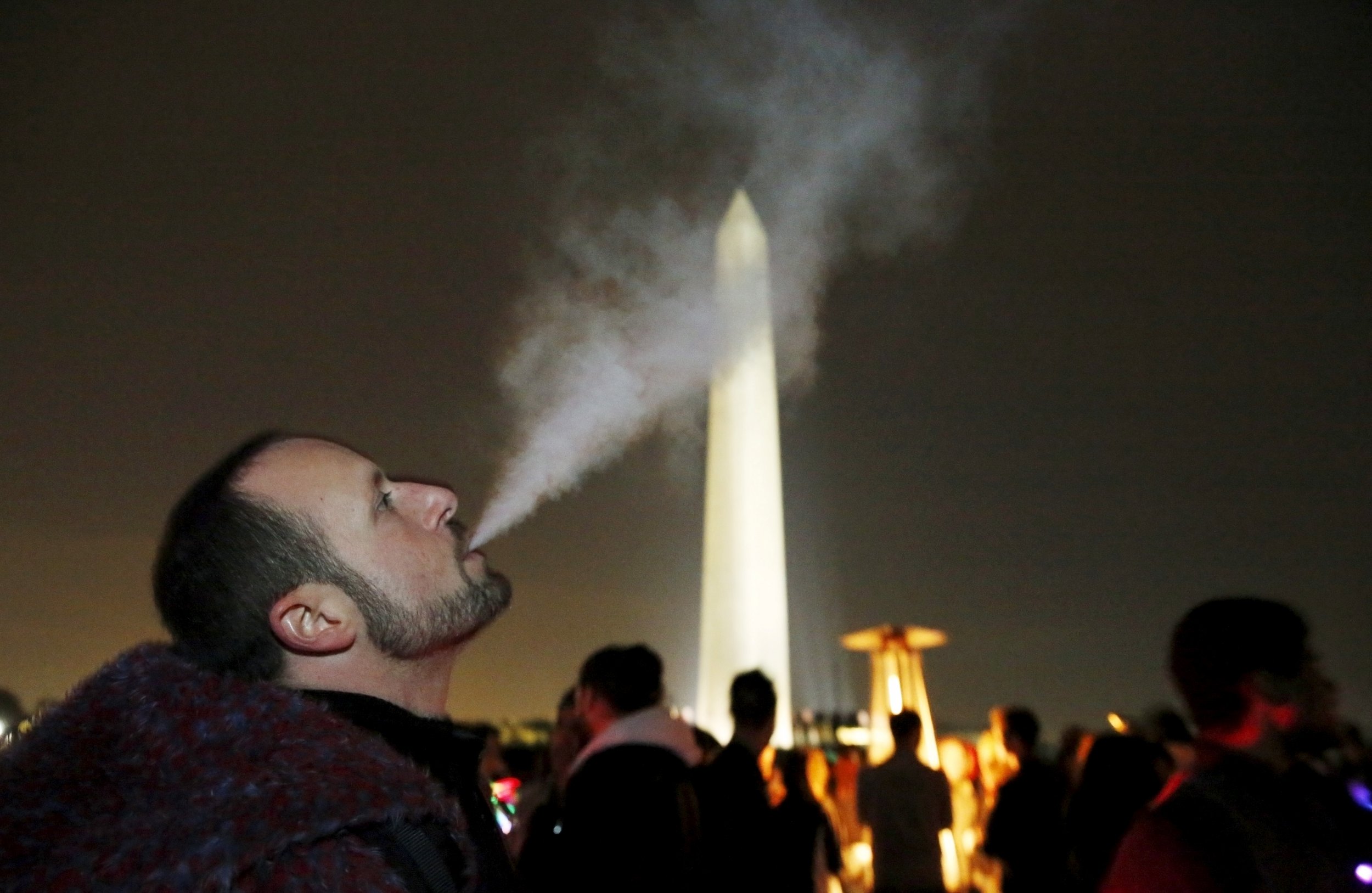 05_05_e_cigarette_minors_01 05_05_e_cigarette_minors_01
