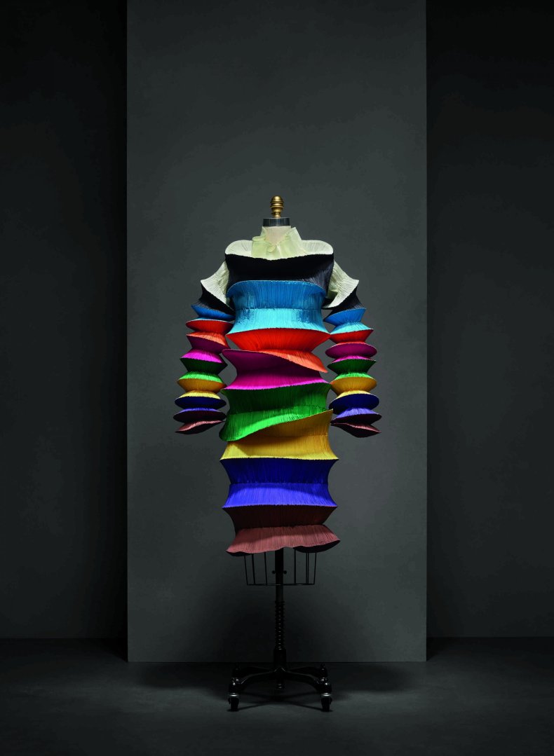 5-5-16 FlyingSaucerDress,MiyakeDesignStudio,Spring1994