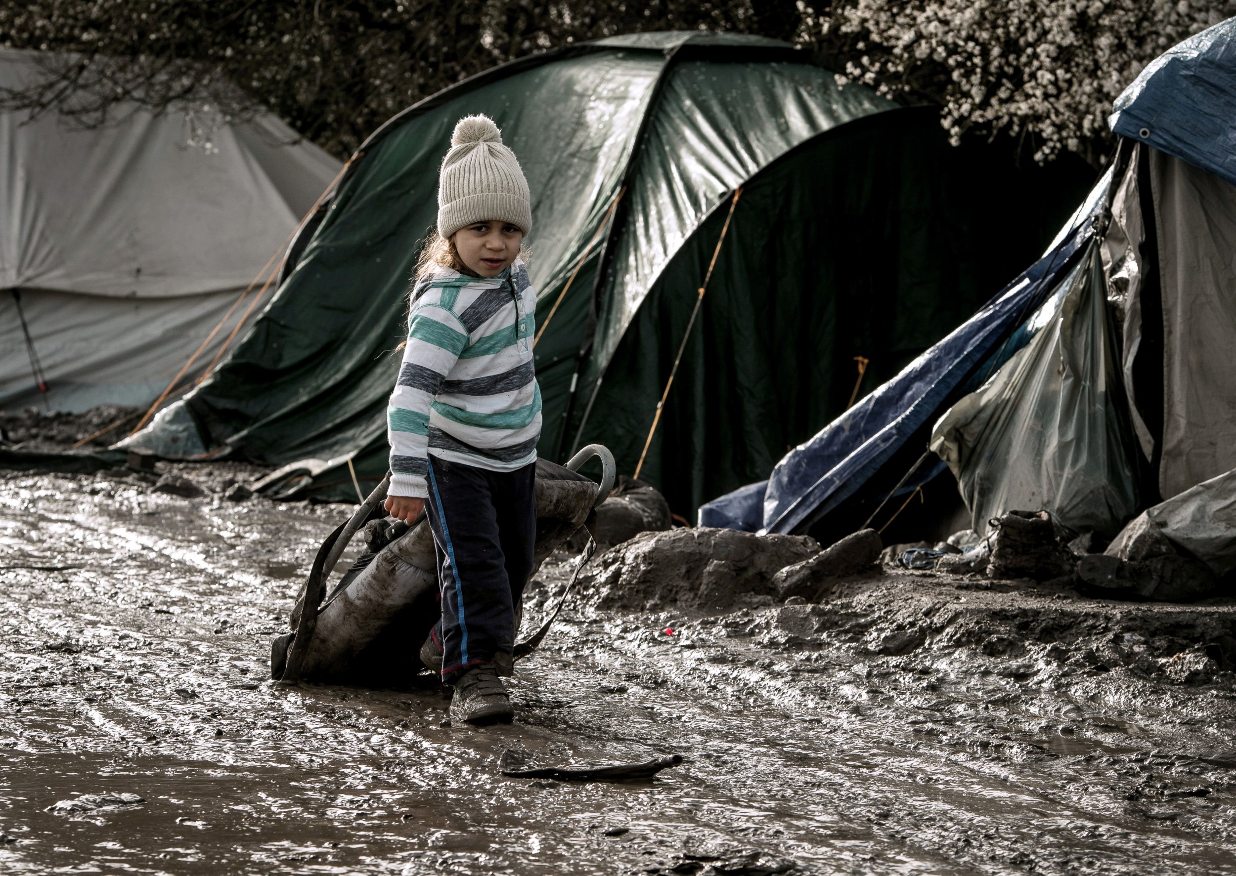 В какую страну сбежать. Маленькие дети беженцы. Unaccompanied Minors' Shelter.