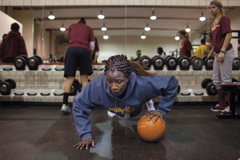 kazadi-om01-basketball-women-fourth
