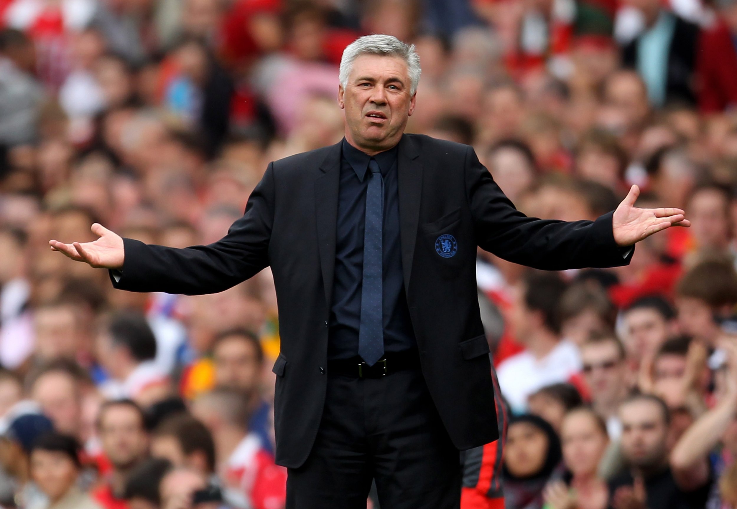  Carlo Ancelotti is celebrating with Chelsea players after winning the Premier League title.