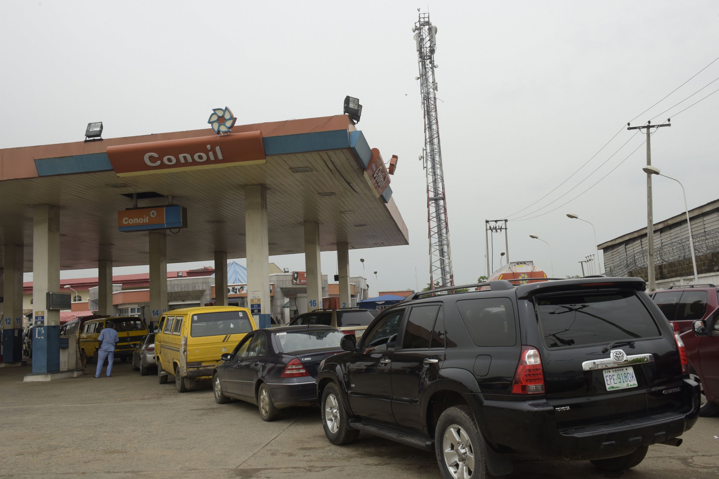 Nigerian motorists queue for fuel