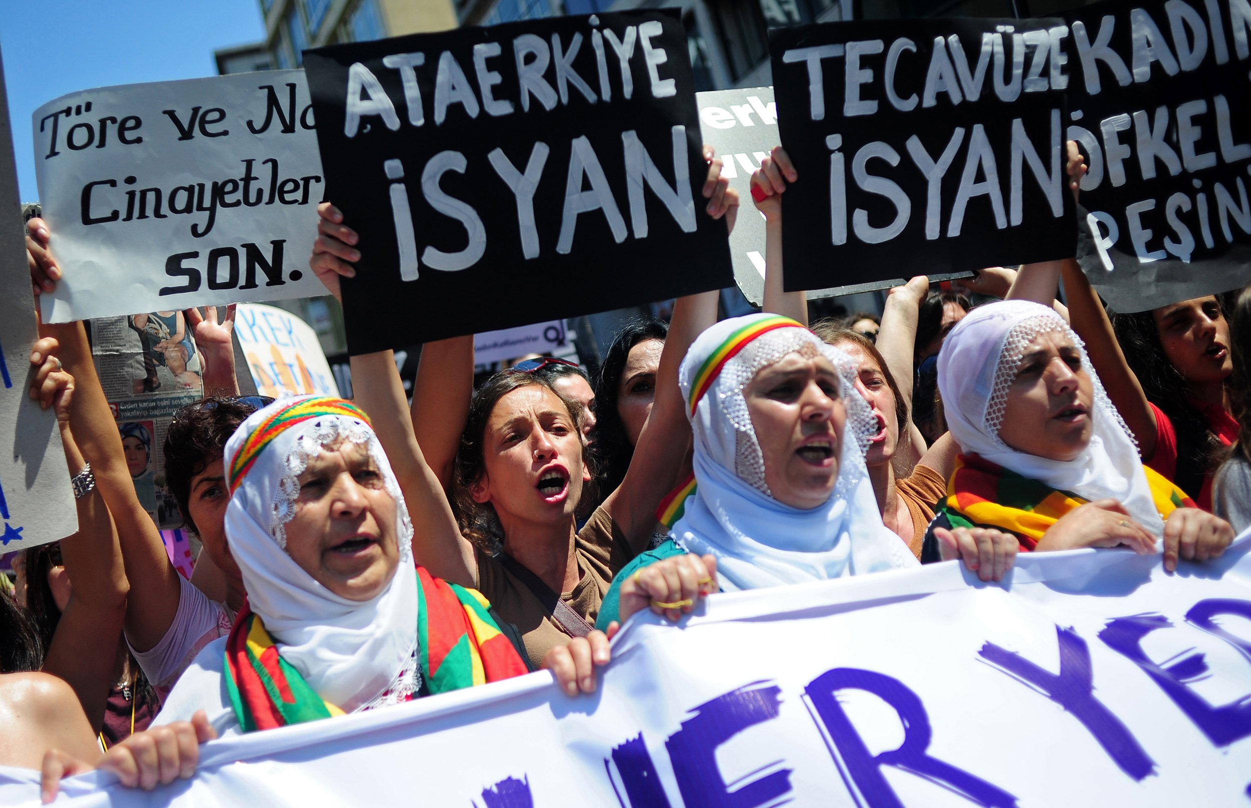 Turkish women protest domestic abuse.