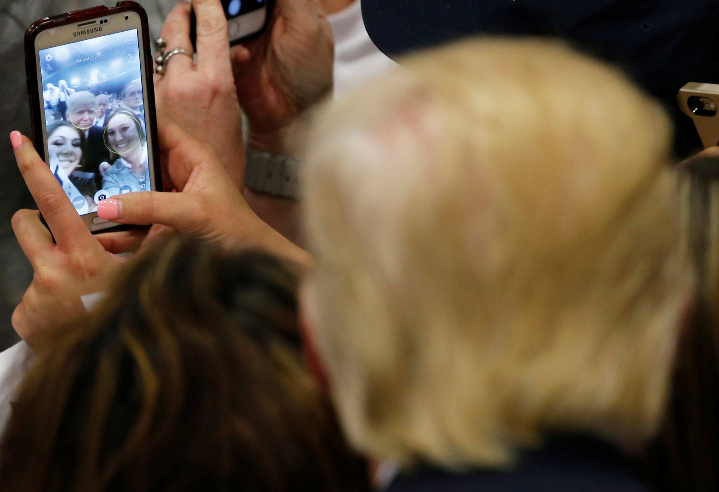 2016-05-25T031139Z_1009429184_S1BETFZSHVAB_RTRMADP_3_USA-ELECTION-TRUMP