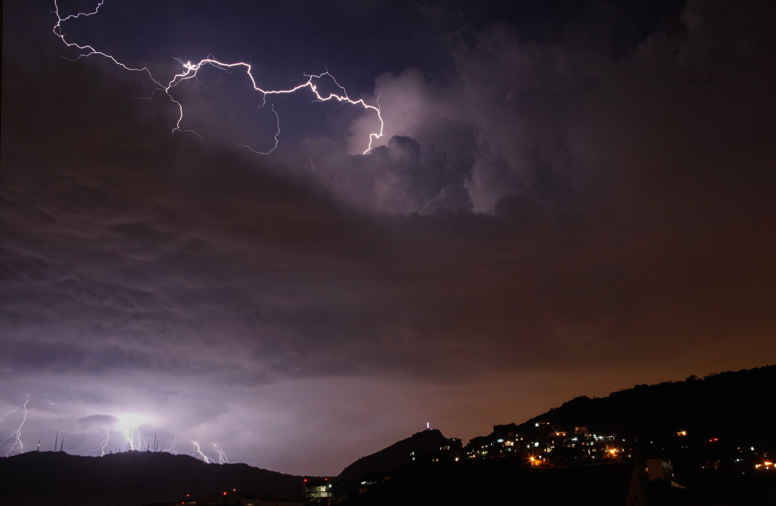 Watch: New High-Speed Camera Captures Lightning Storm in Extreme Slow Motion