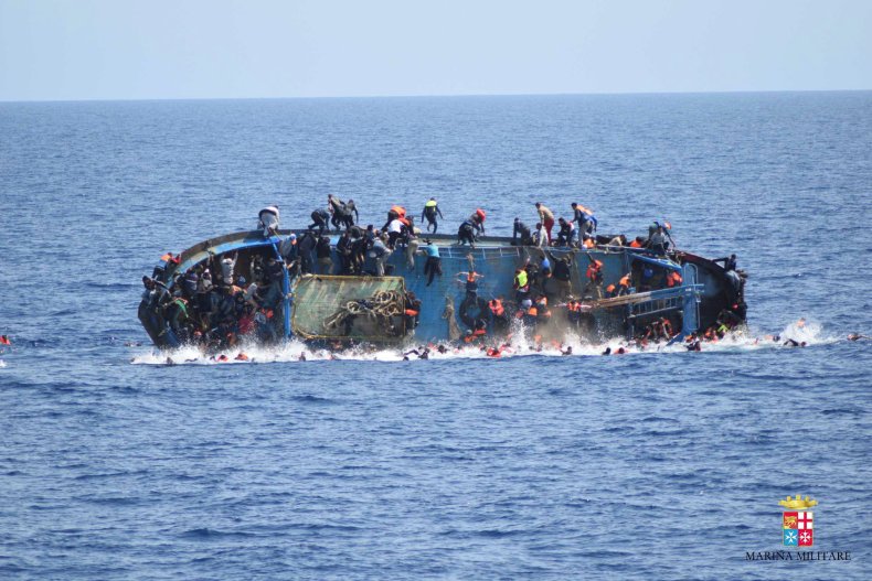 0525_migrant_boat_capsizes