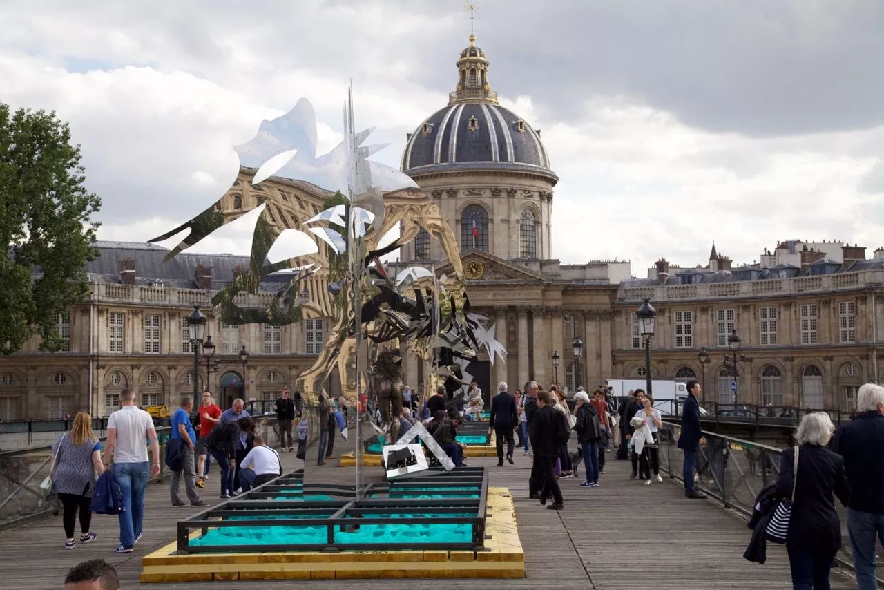 Pont des Arts love locks removed after Parisians lose affection for eyesore, Paris
