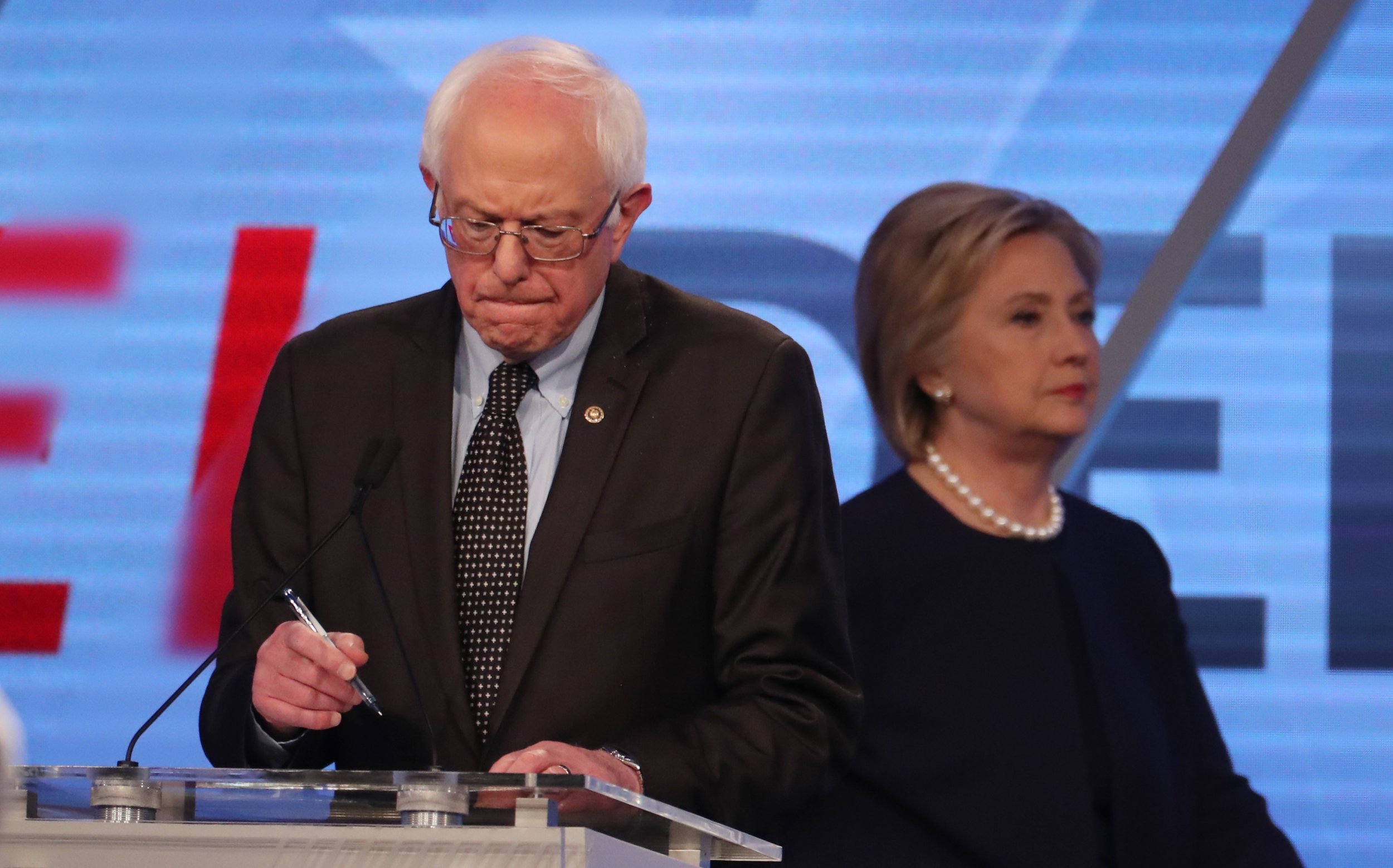 05_09_Bernie_Hillary_01