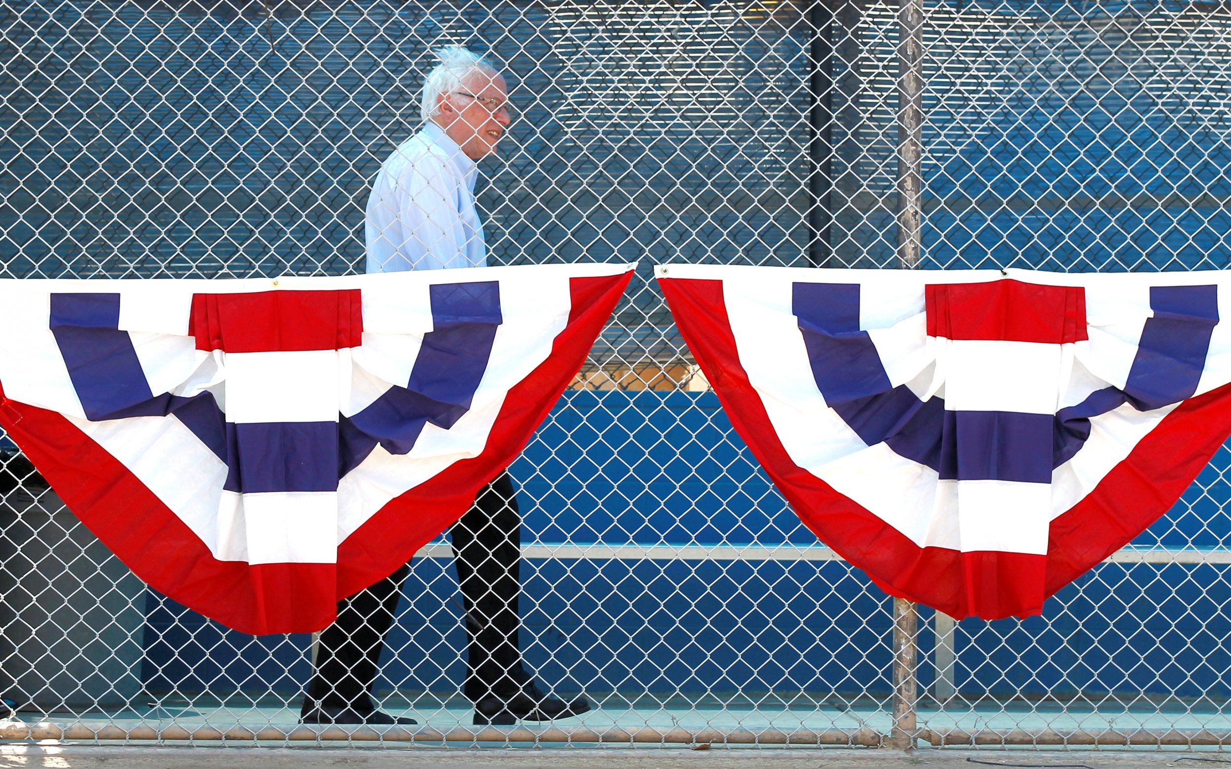 05_26_Bernie_Sanders_Walking_01