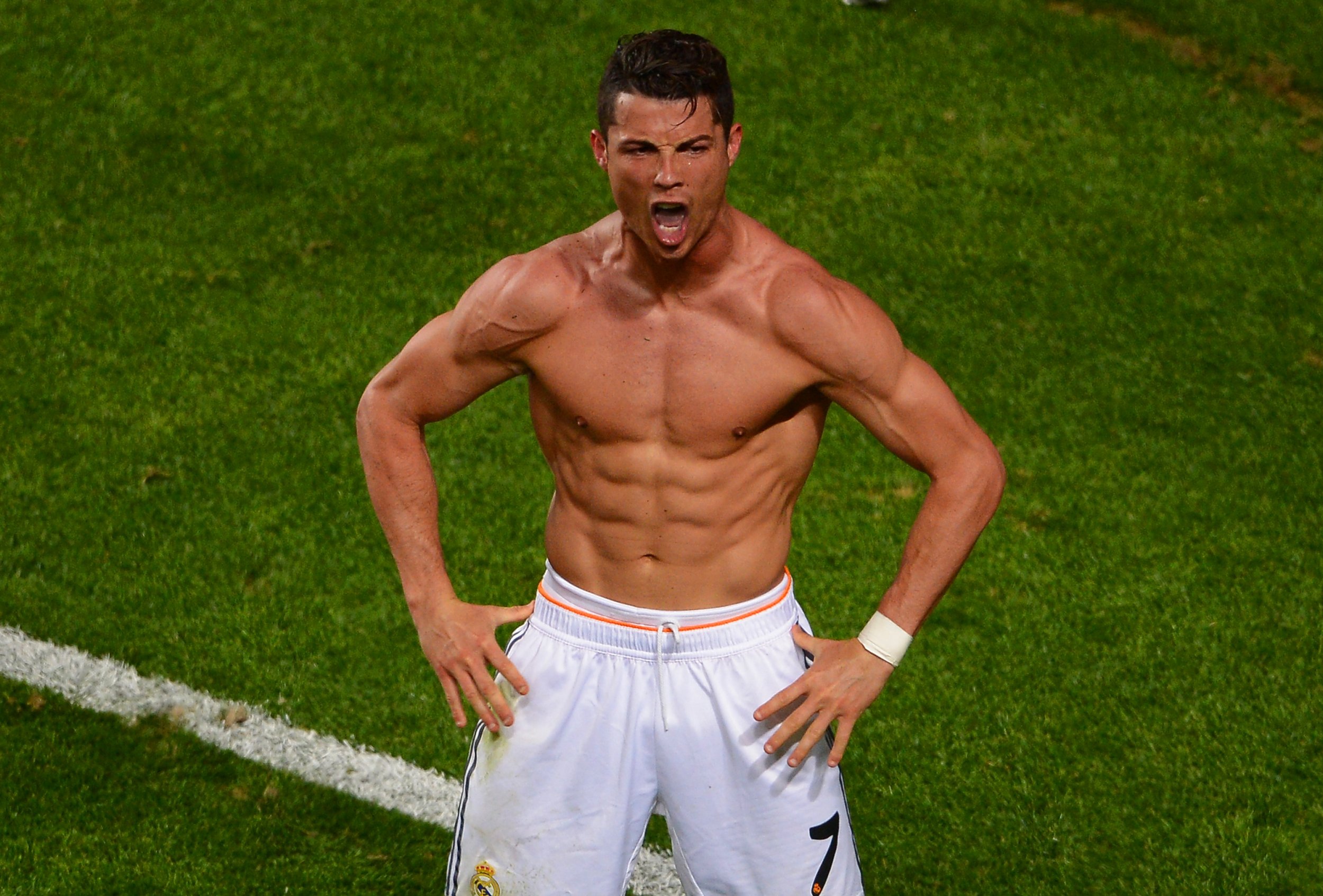 Cristiano Ronaldo Stares At Himself On The Big Screen During Matches