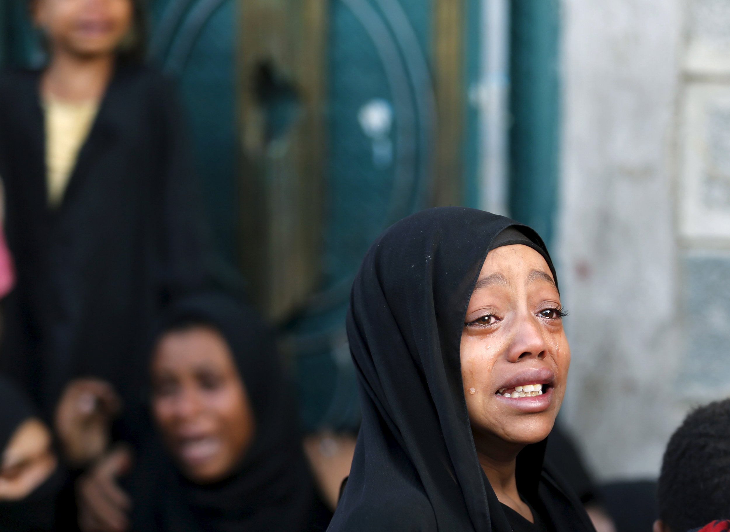 Yemen girl cries over father's death