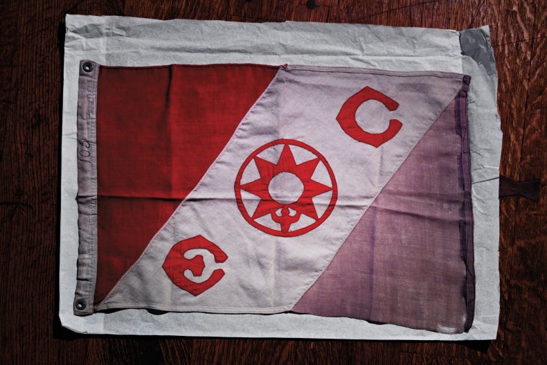hubbard-explorers-club-FE03-dokoupil-flag-05.jpg
