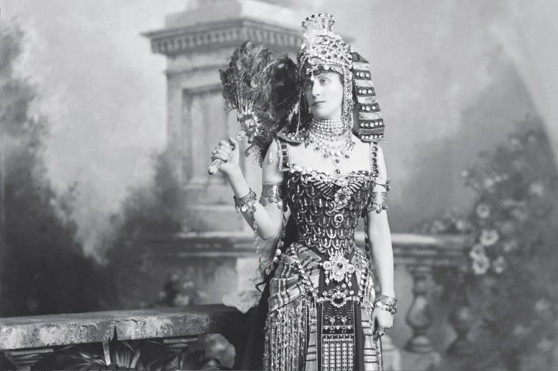 OM01-american-heiresses-baker-fourth