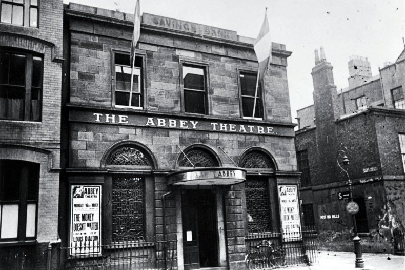 OM02sidebar-literary-dublin-abbey-theater OM02sidebar-literary-dublin-abbey-theater
