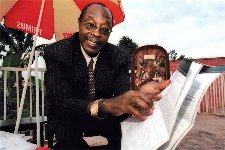 FE03sidebar-kagame-timeline-2001-bizimungo