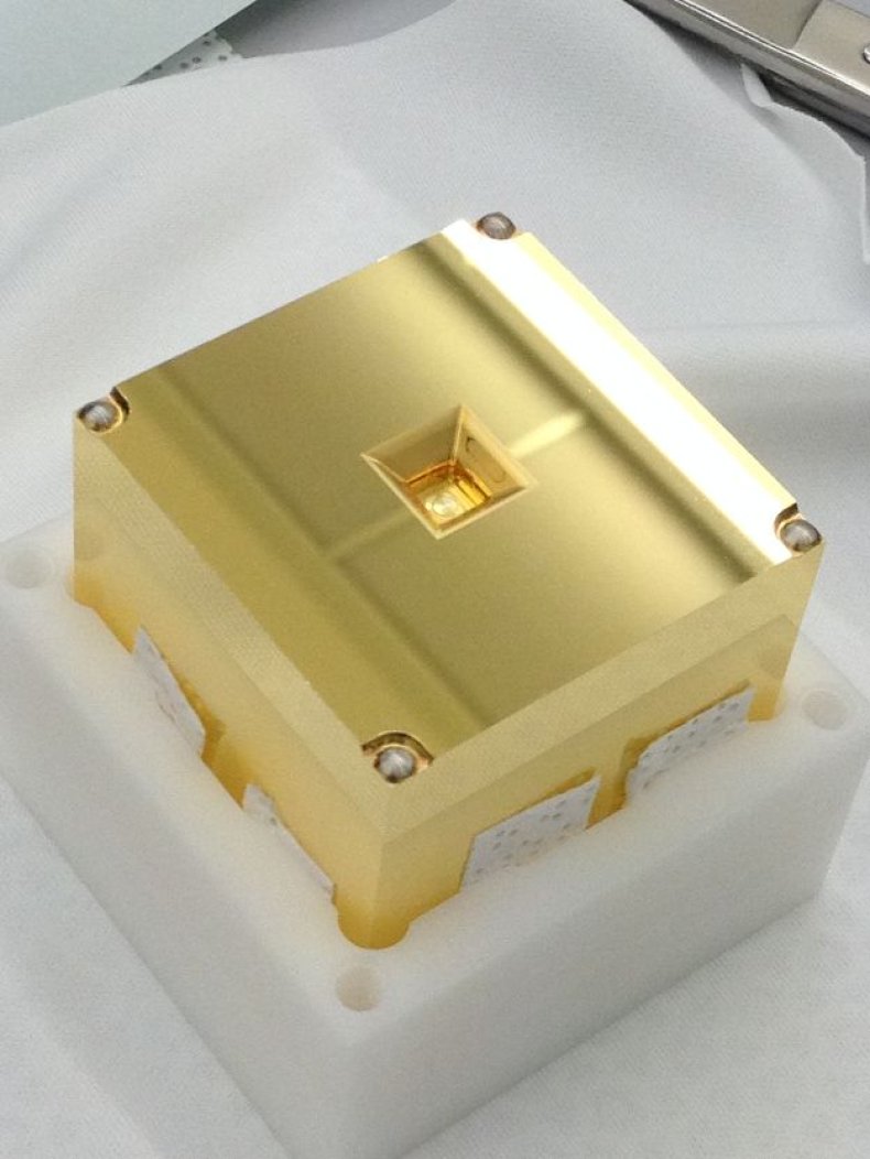 A gold-platinum test mass used to test the LISA Pathfinder