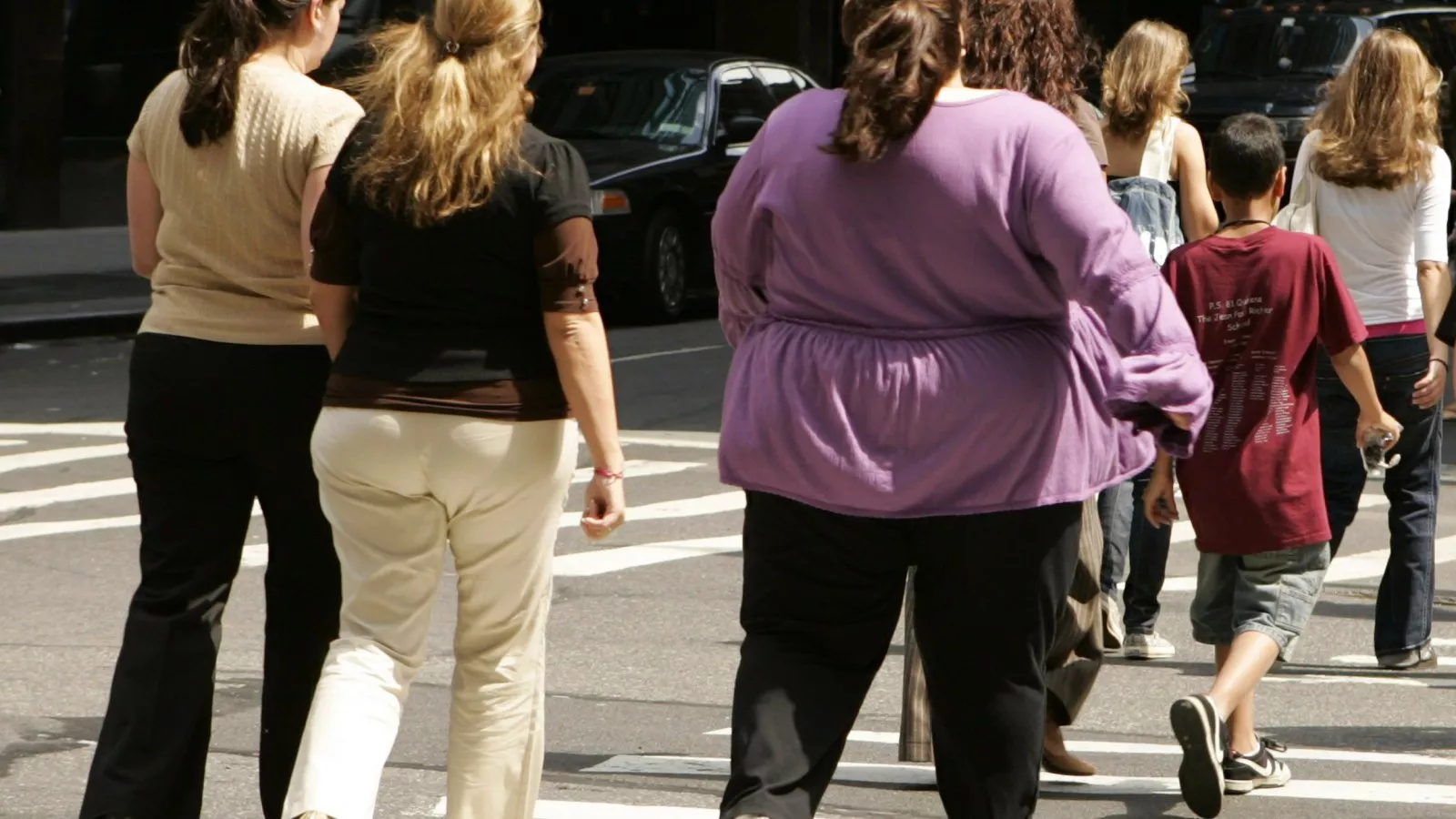 40 процентов мужчин. Fast food and fat people in USA.