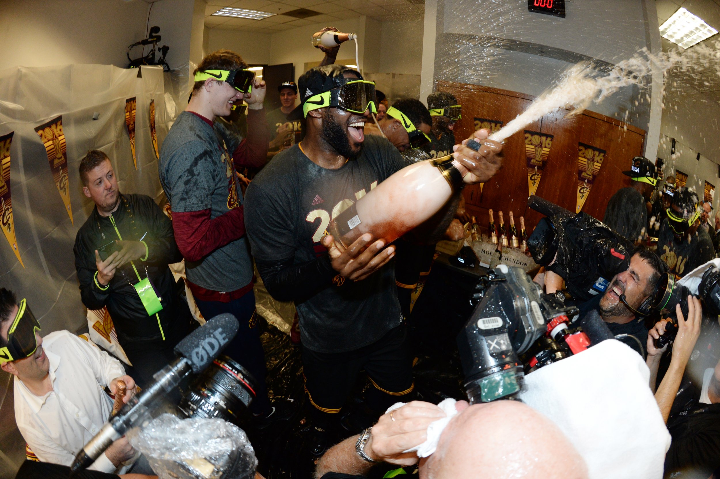 2016 nba champions locker room tee