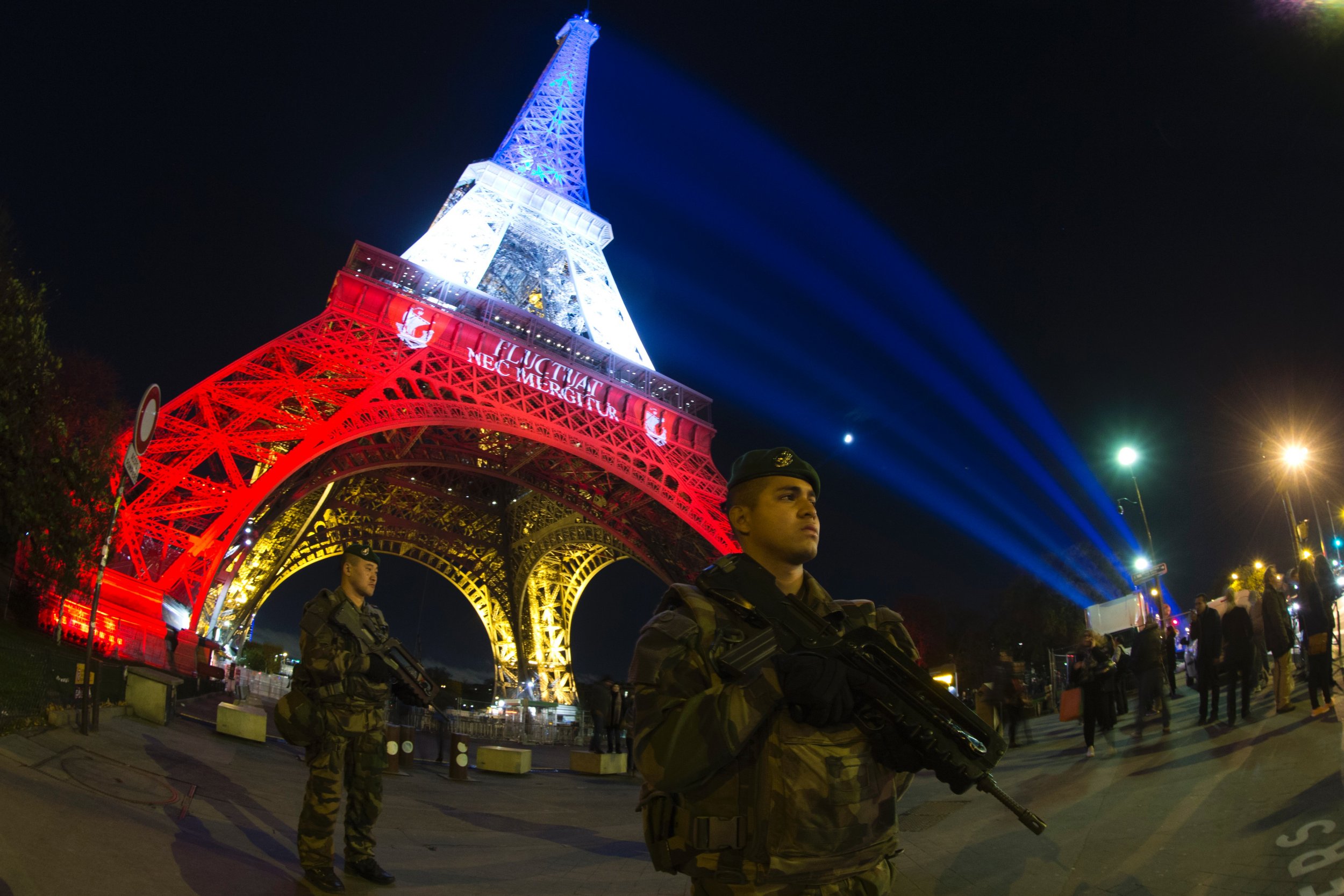 Paris attacks Eiffel Tower