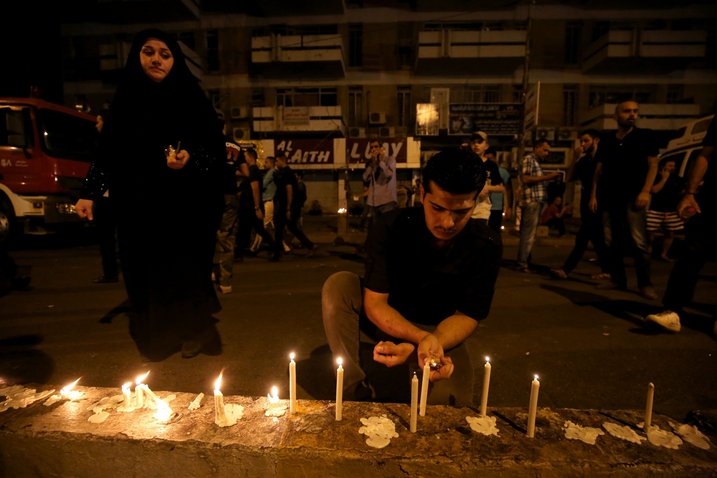 Iraqis light candles after Baghdad bombing