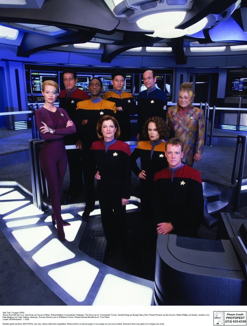 ST_Voyager_S6_Cast1