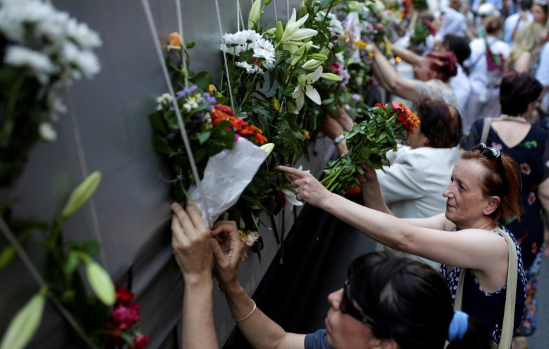7-11-16 Srebrenica truck flowers