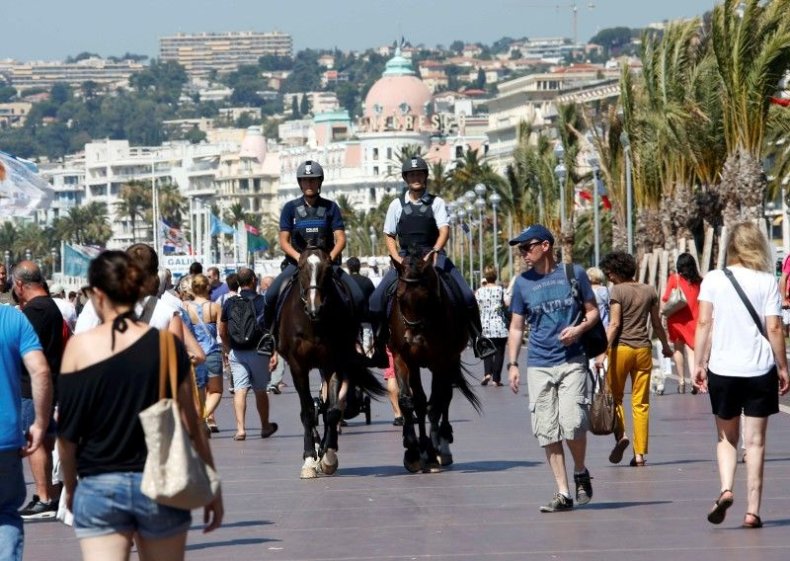 07_17_tourism_02