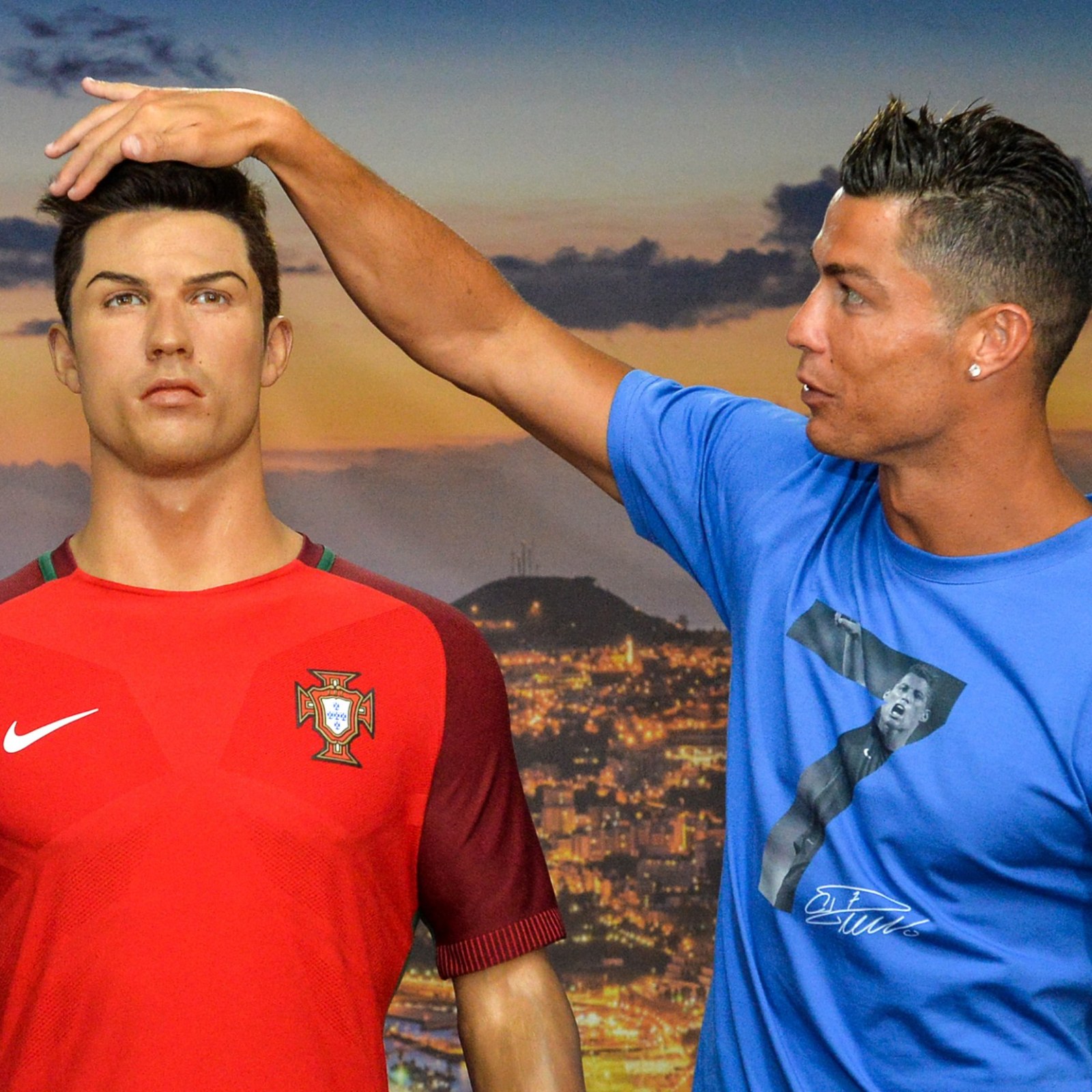 Watch Cristiano Ronaldo Is Advertising Luxury Blankets Watch Cristiano Ronaldo Is Advertising Luxury Blankets