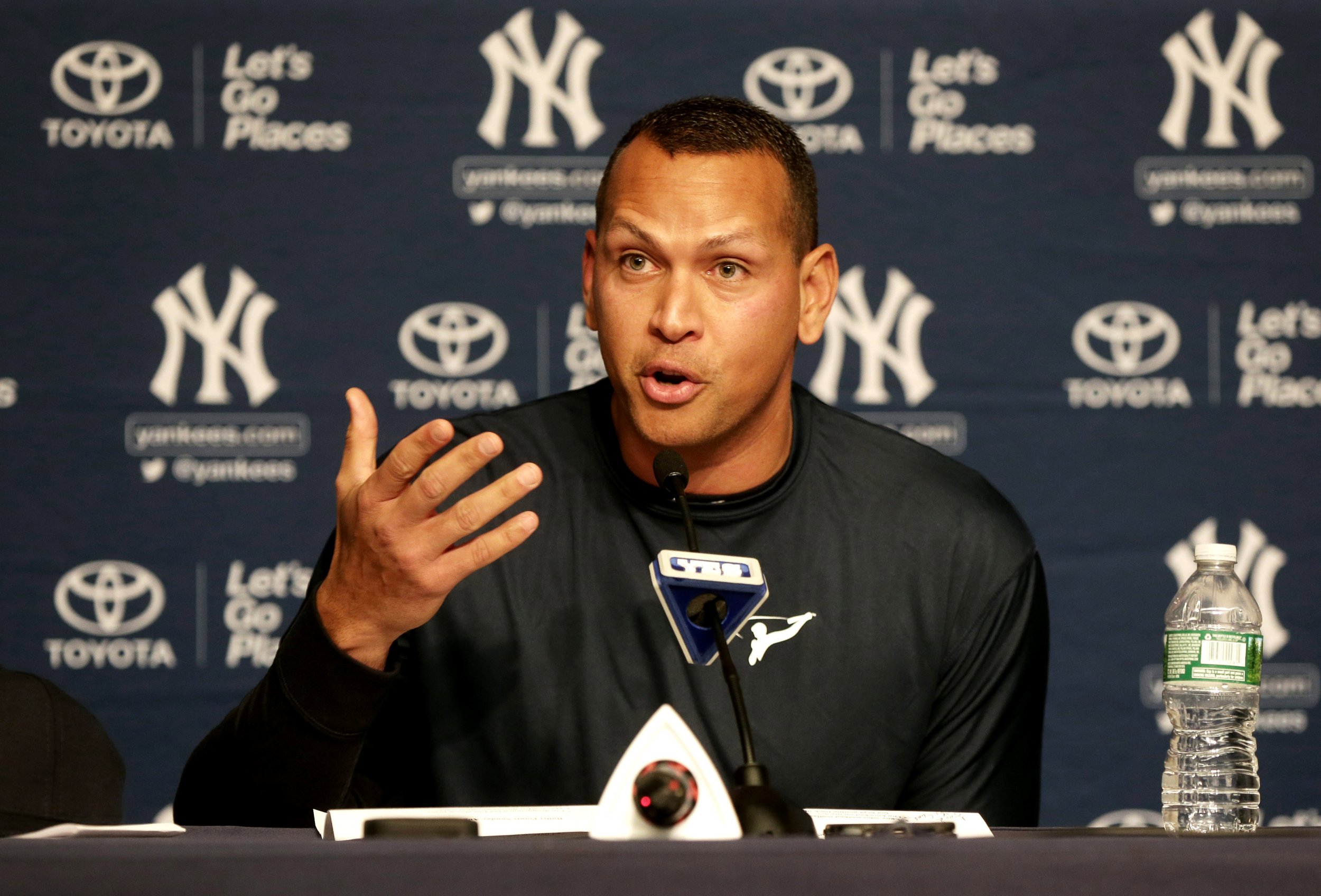 Yankees fans Bid A-Dieu to A-Rod