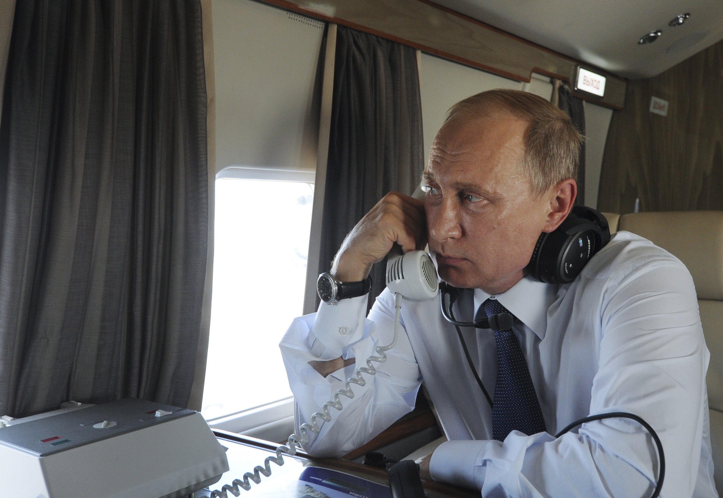 Putin calls on the phone