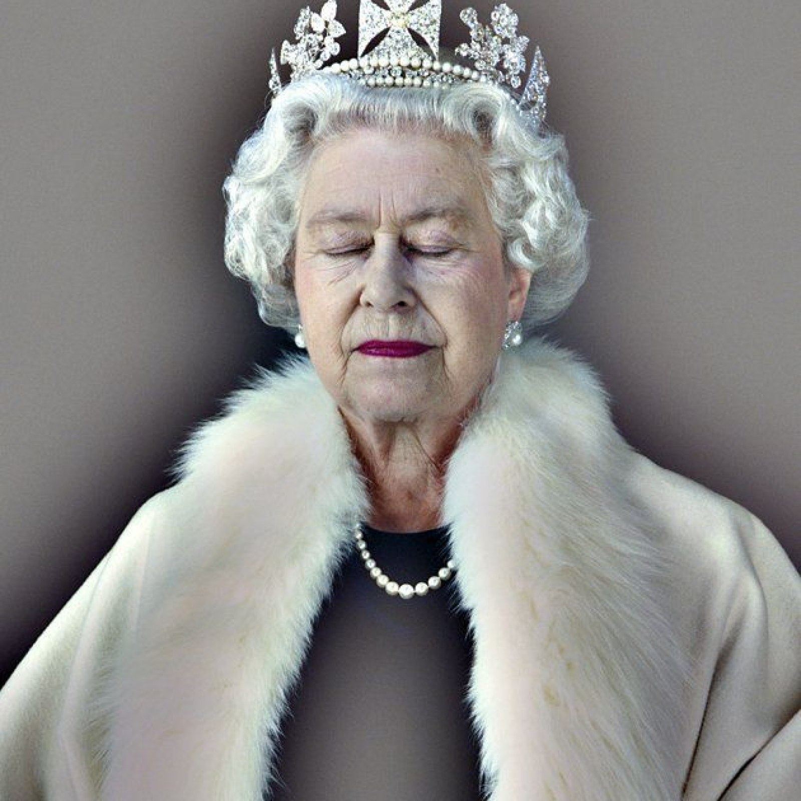 A Royal Riddle: New Books on What Makes Queen Elizabeth II Tick