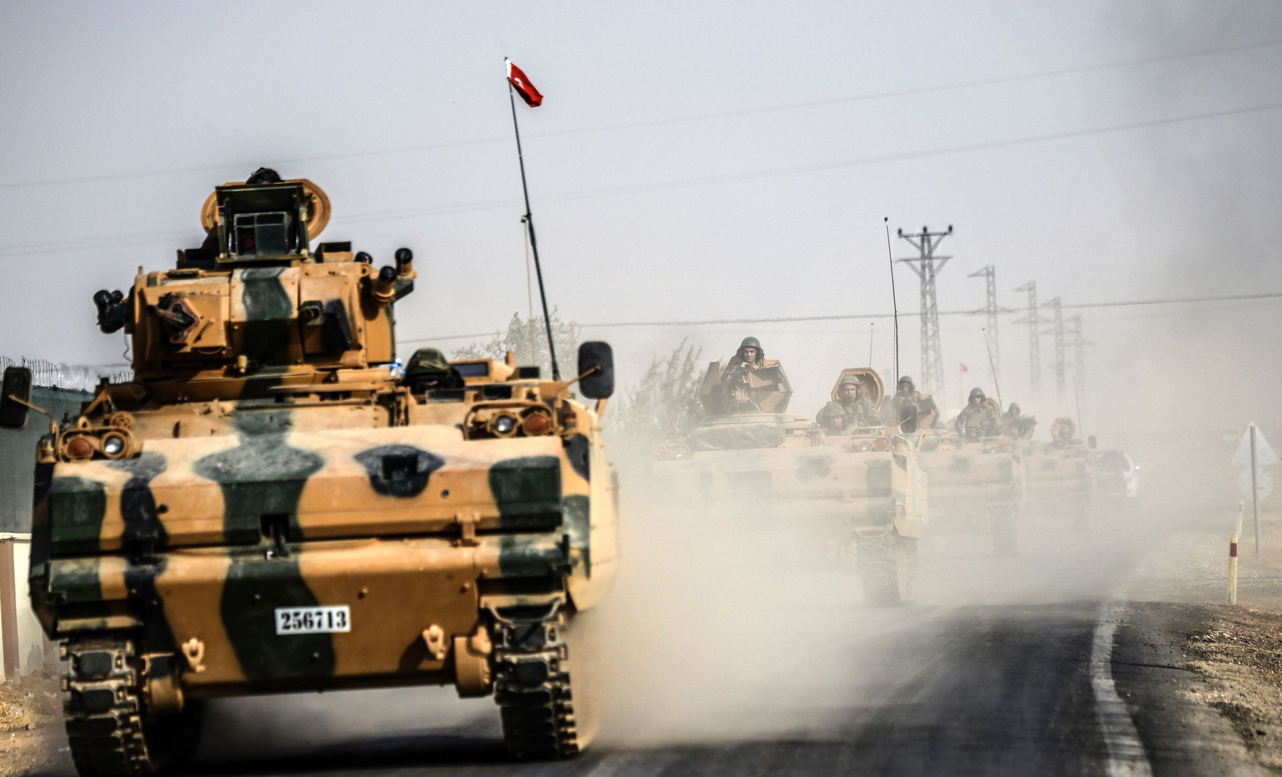 Turkish Tanks driving to Syria's Jarabulus