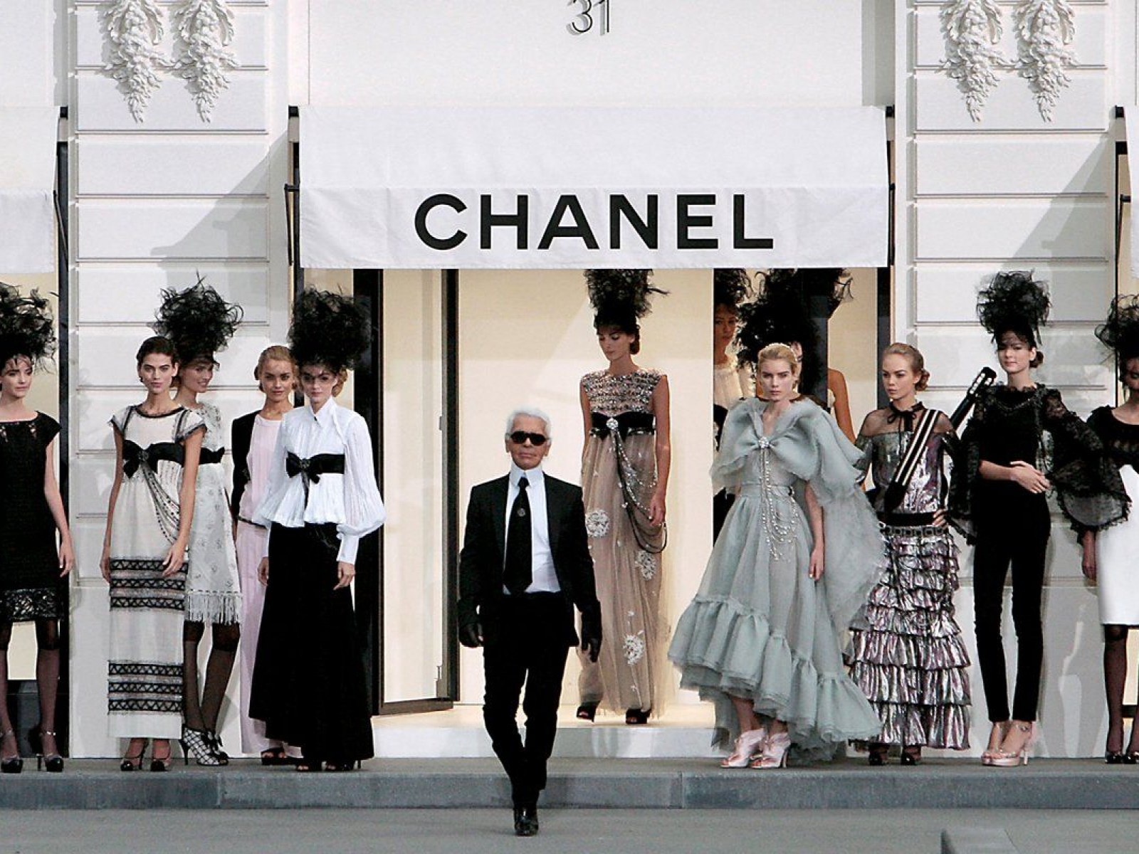 At @Chanelofficial, Karl Lagerfeld left his mark on every item