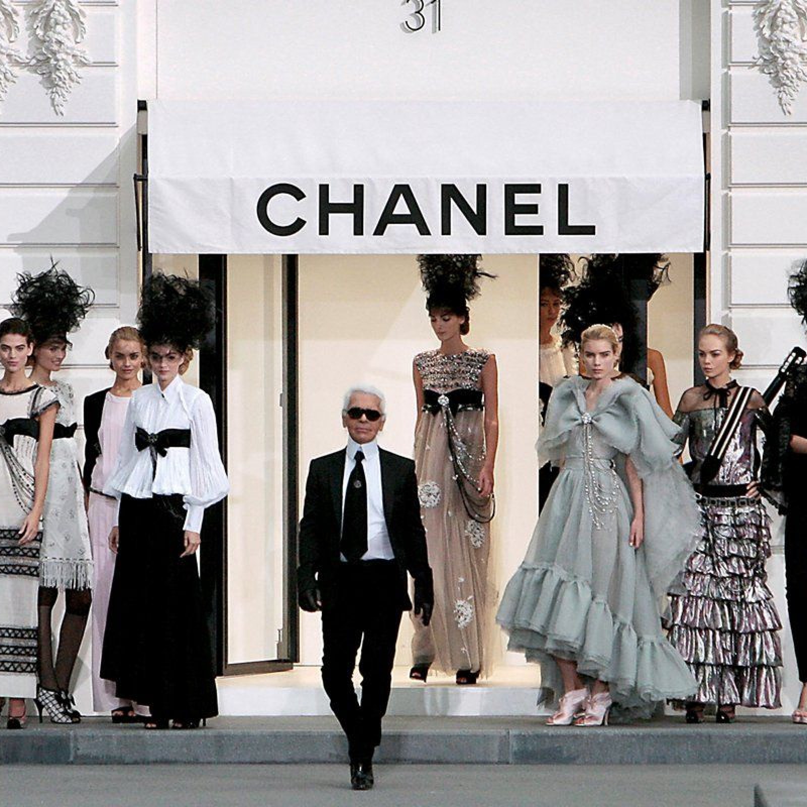 Karl Lagerfeld: 9 things to know about Chanel's iconic fashion designer -  The Peak Magazine