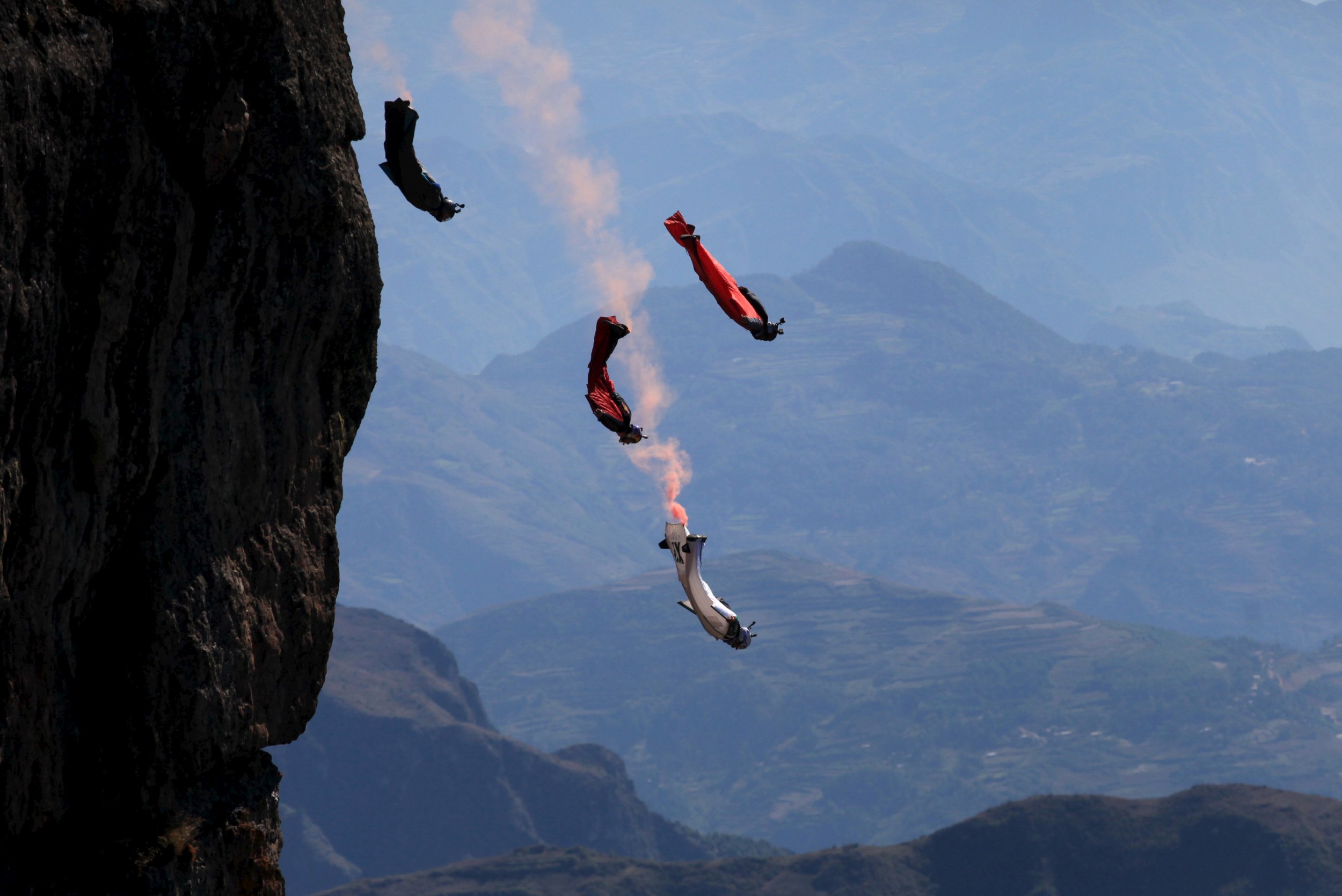 Wingsuit flyer contestants