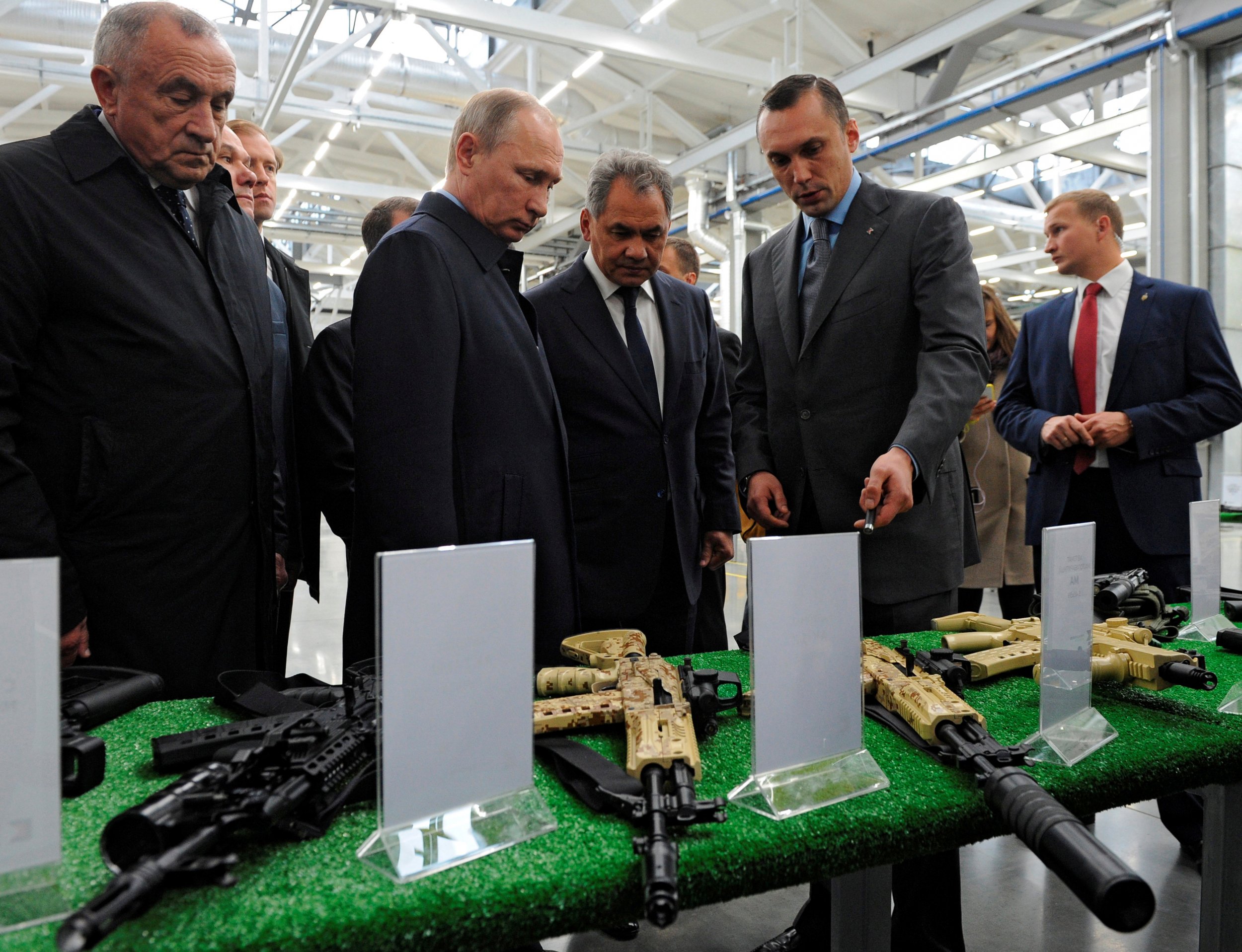 Putin in Kalashnikov Concern