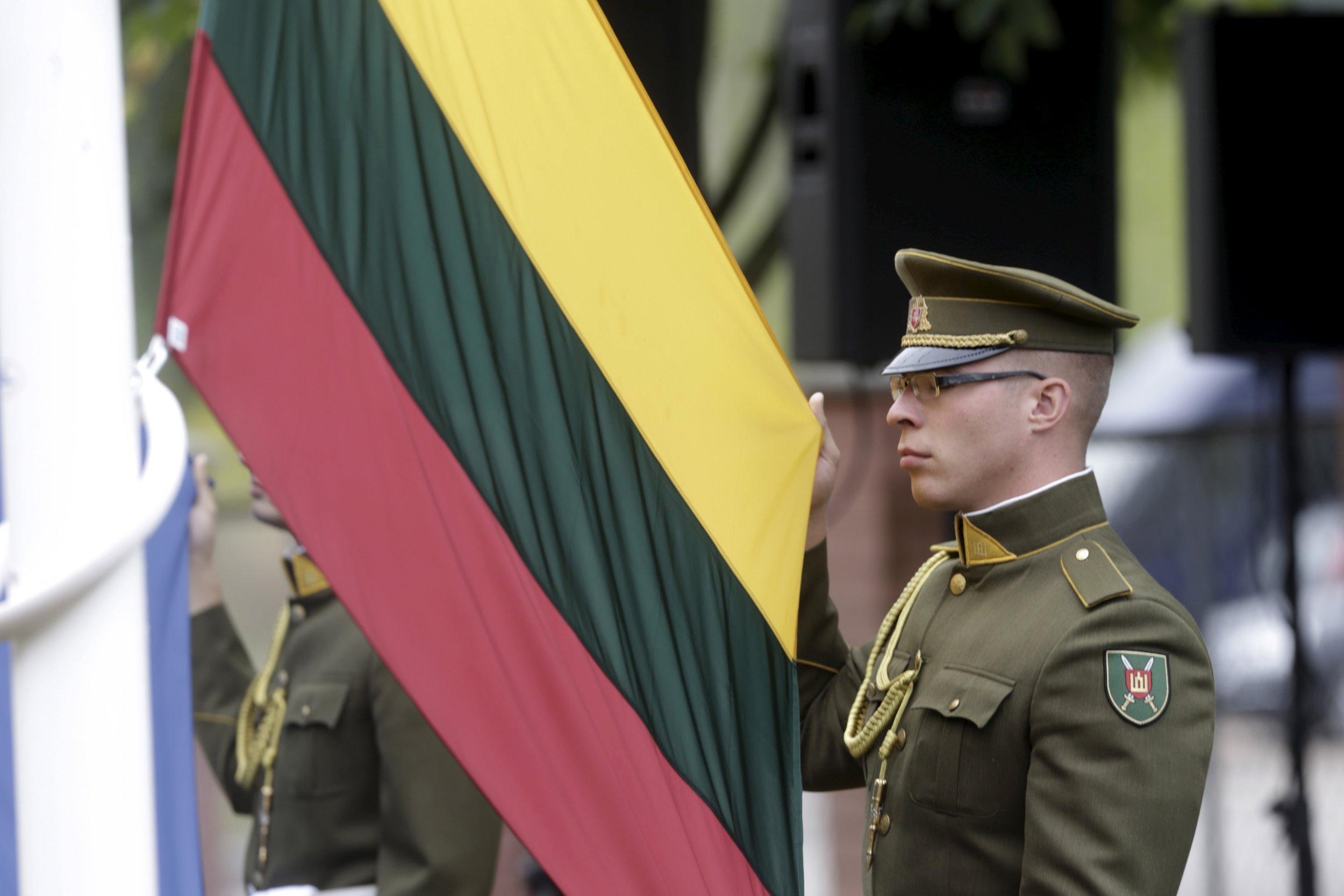 Lietuva piliečiams išleidžia vadovą, kaip išgyventi trečiąjį karą per trejus metus