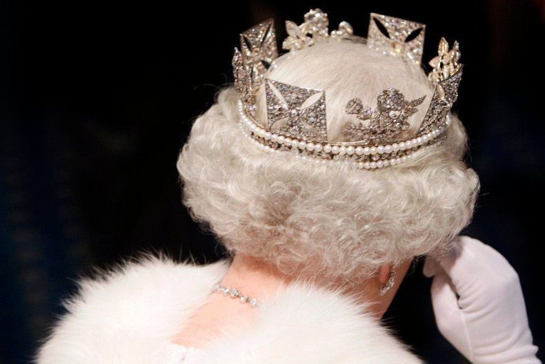 queen-elizabeth-fe02-schama