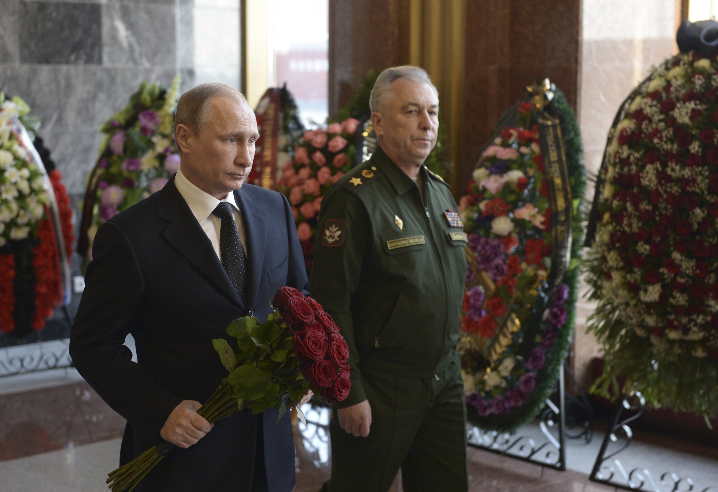 Putin at Kalashnikov's funeral