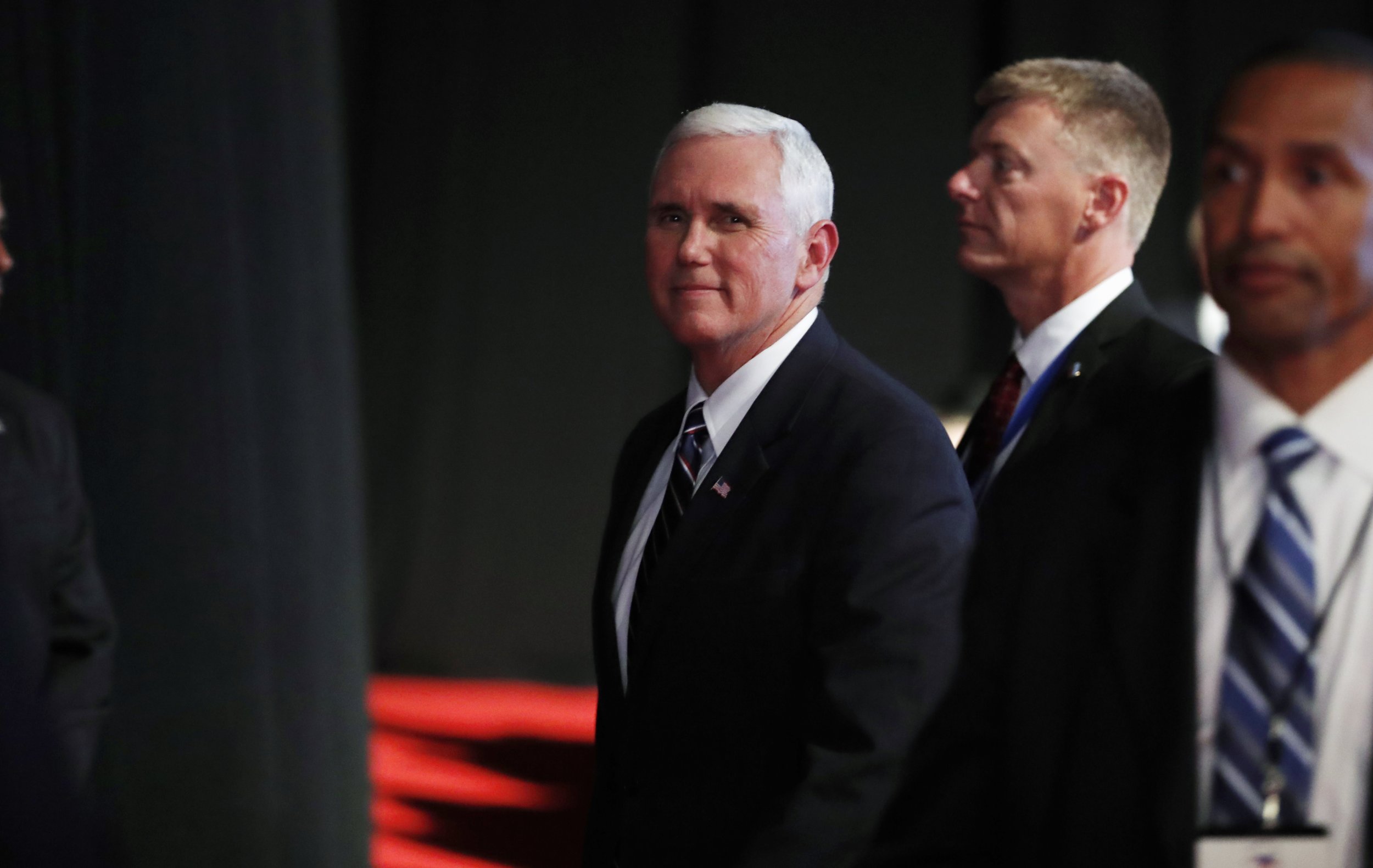 10_04_Mike_Pence_01