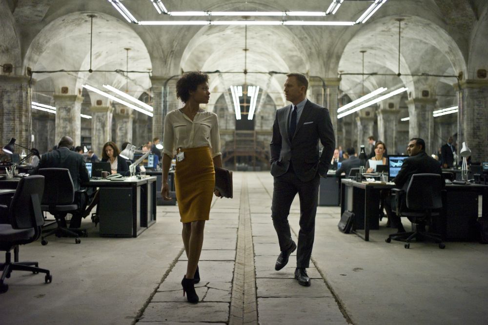 Naomie Harris and Daniel Craig in Spectre