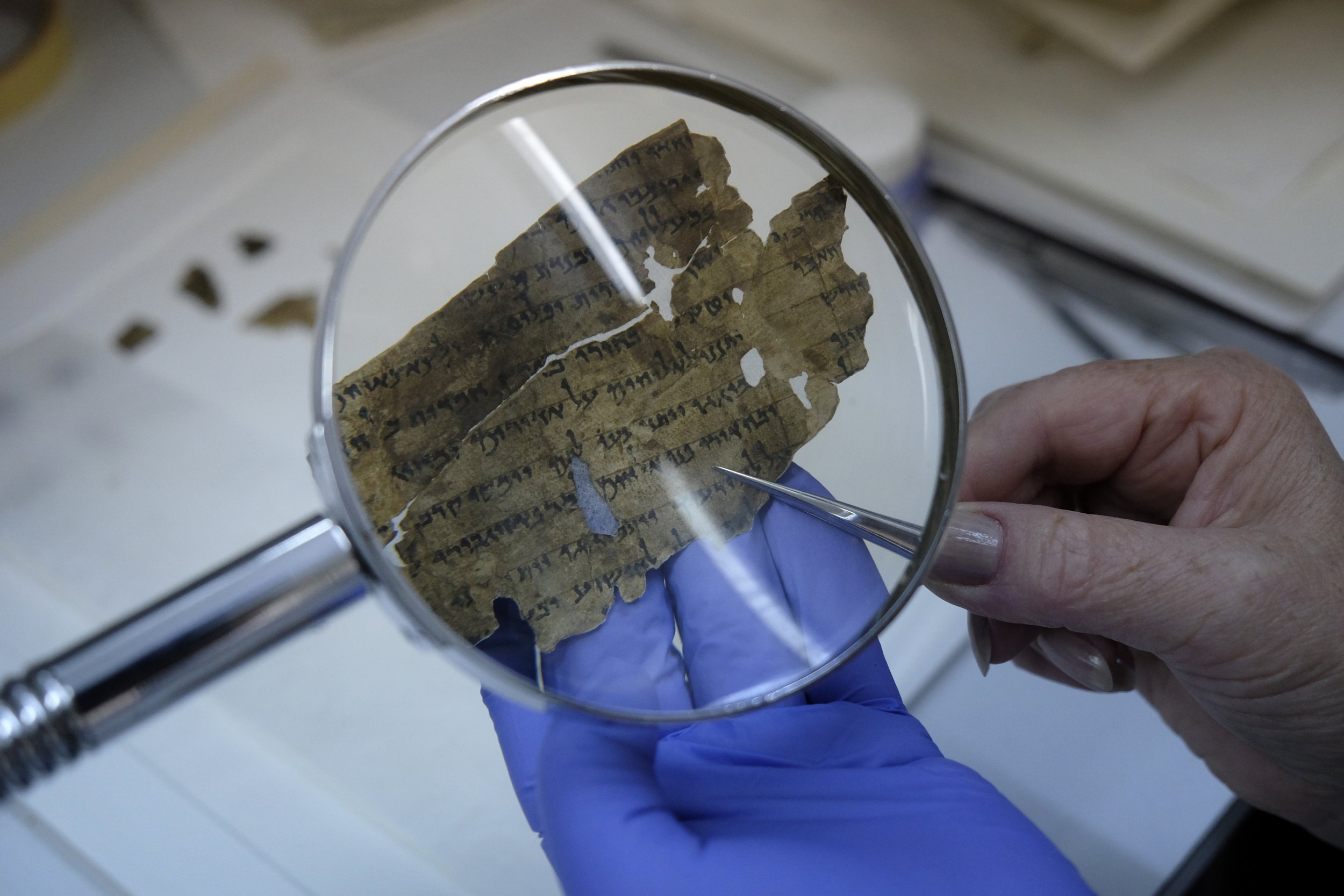 Newly Discovered Dead Sea Scrolls Are Skillfully Crafted Fakes, Experts 