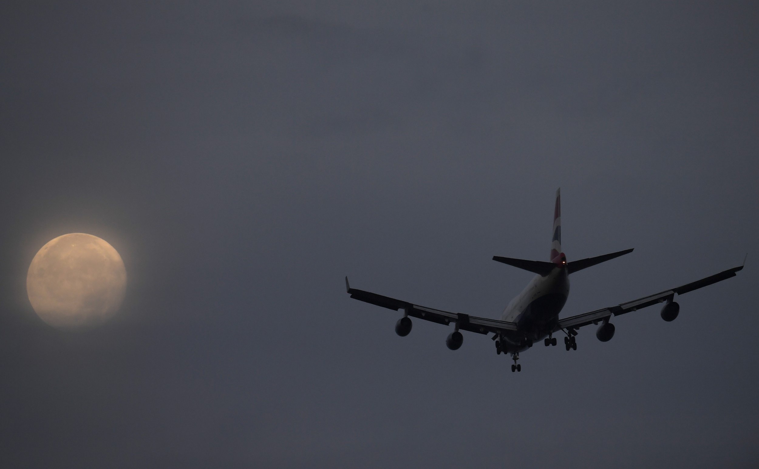 Heathrow Airport Plane Runway