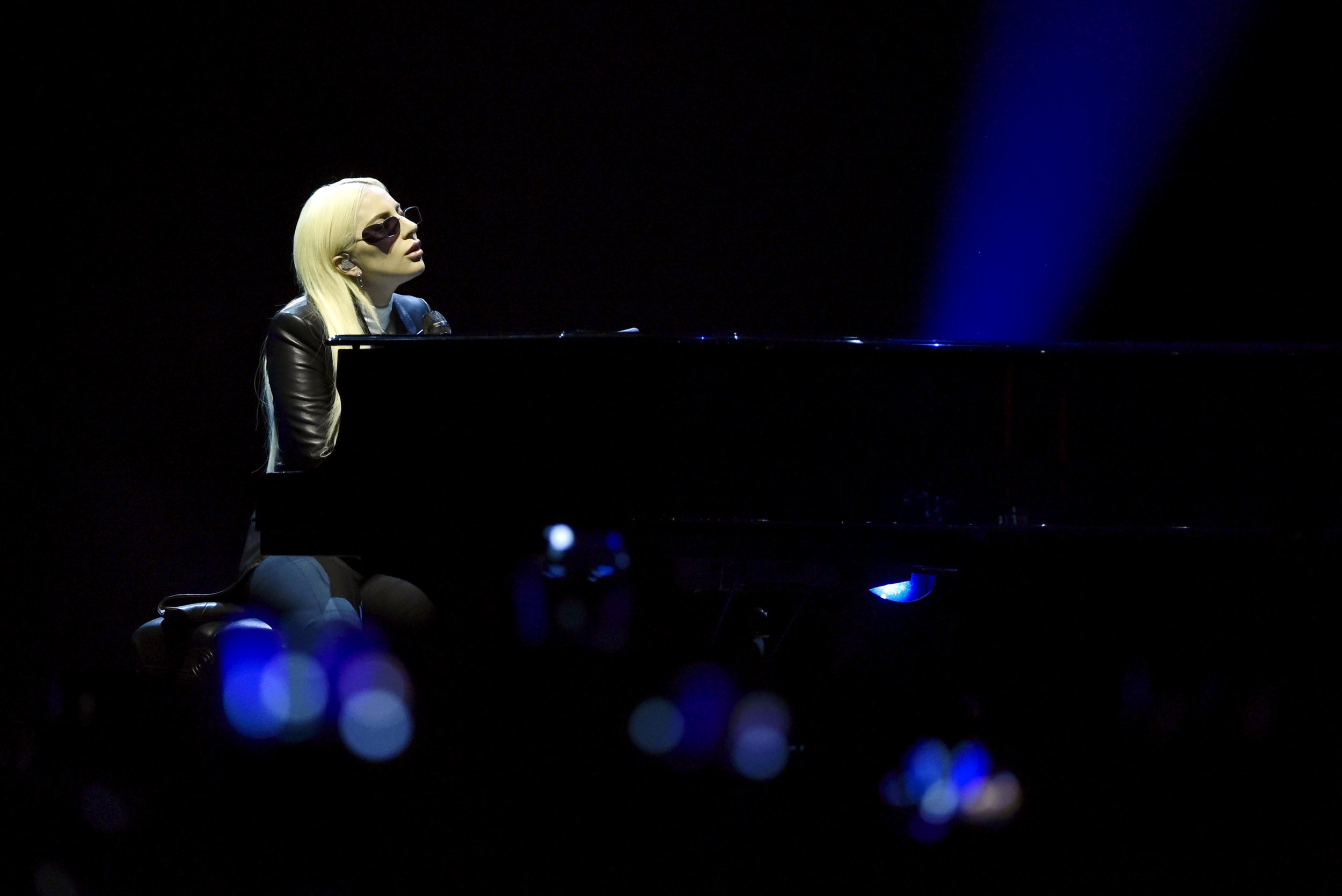11_04_gaga_01 11_04_gaga_01
